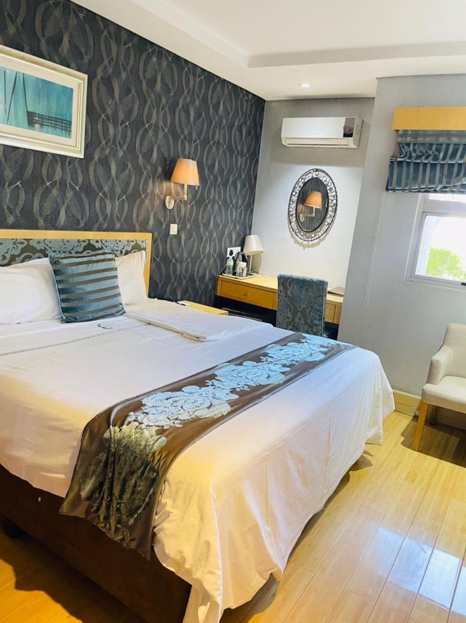 Aquarian Tide Hotel Gaborone Bagian luar foto