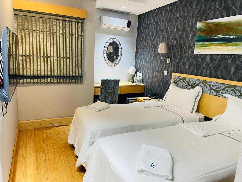 Aquarian Tide Hotel Gaborone Bagian luar foto