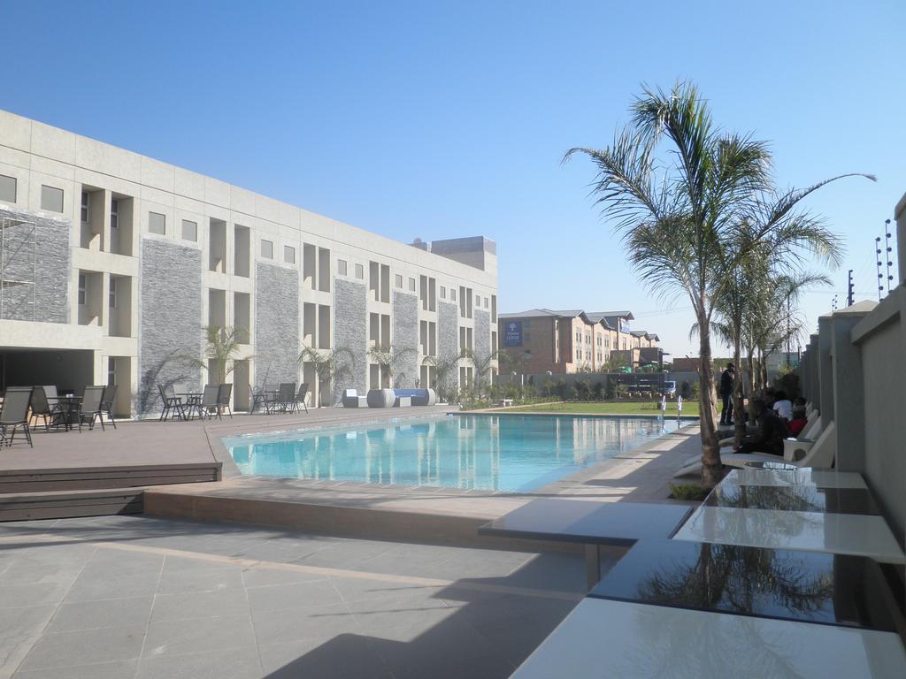 Aquarian Tide Hotel Gaborone Bagian luar foto
