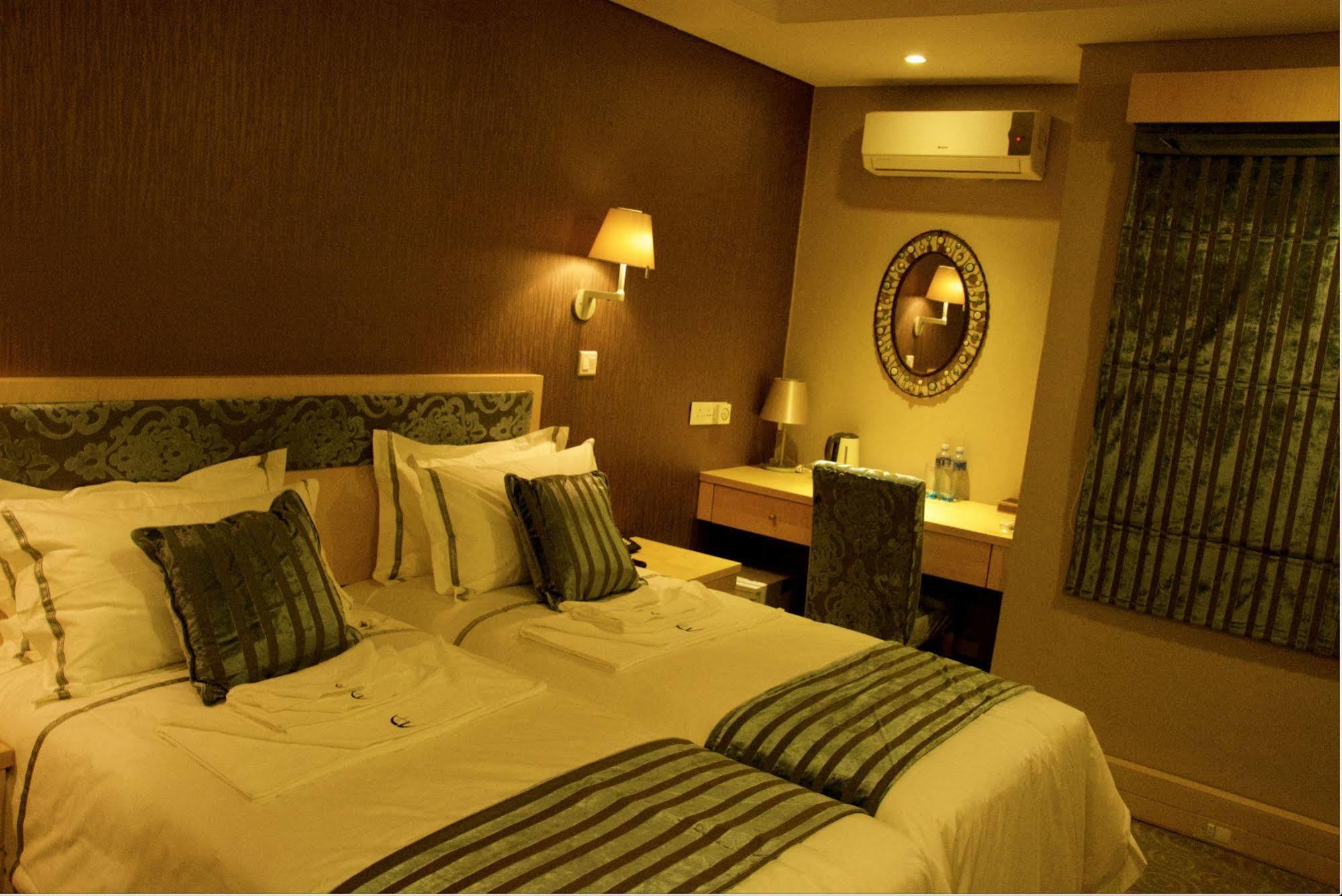 Aquarian Tide Hotel Gaborone Bagian luar foto
