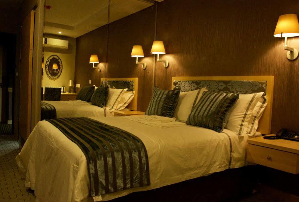 Aquarian Tide Hotel Gaborone Bagian luar foto